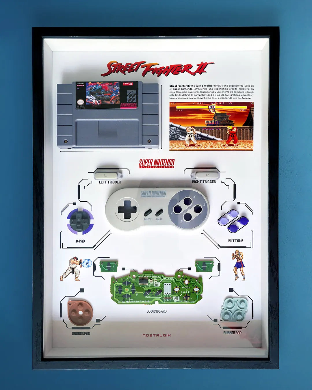 Shadowbox Control SNES + Street Fighter II vista frontal: control SNES desarmado junto al cartucho original de Street Fighter II en marco premium Nostalgix